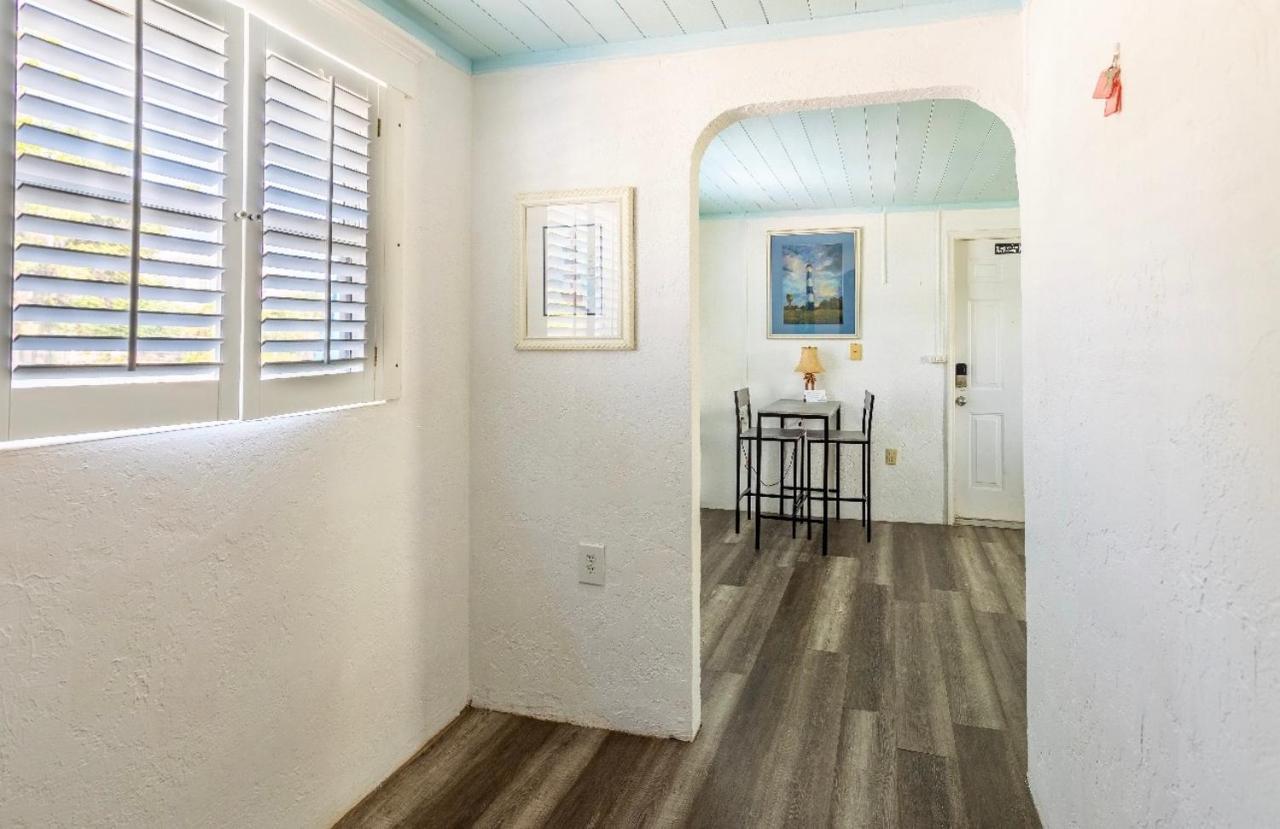 Bungalow 1 Minute From The Beach Suite #3 Englewood Esterno foto