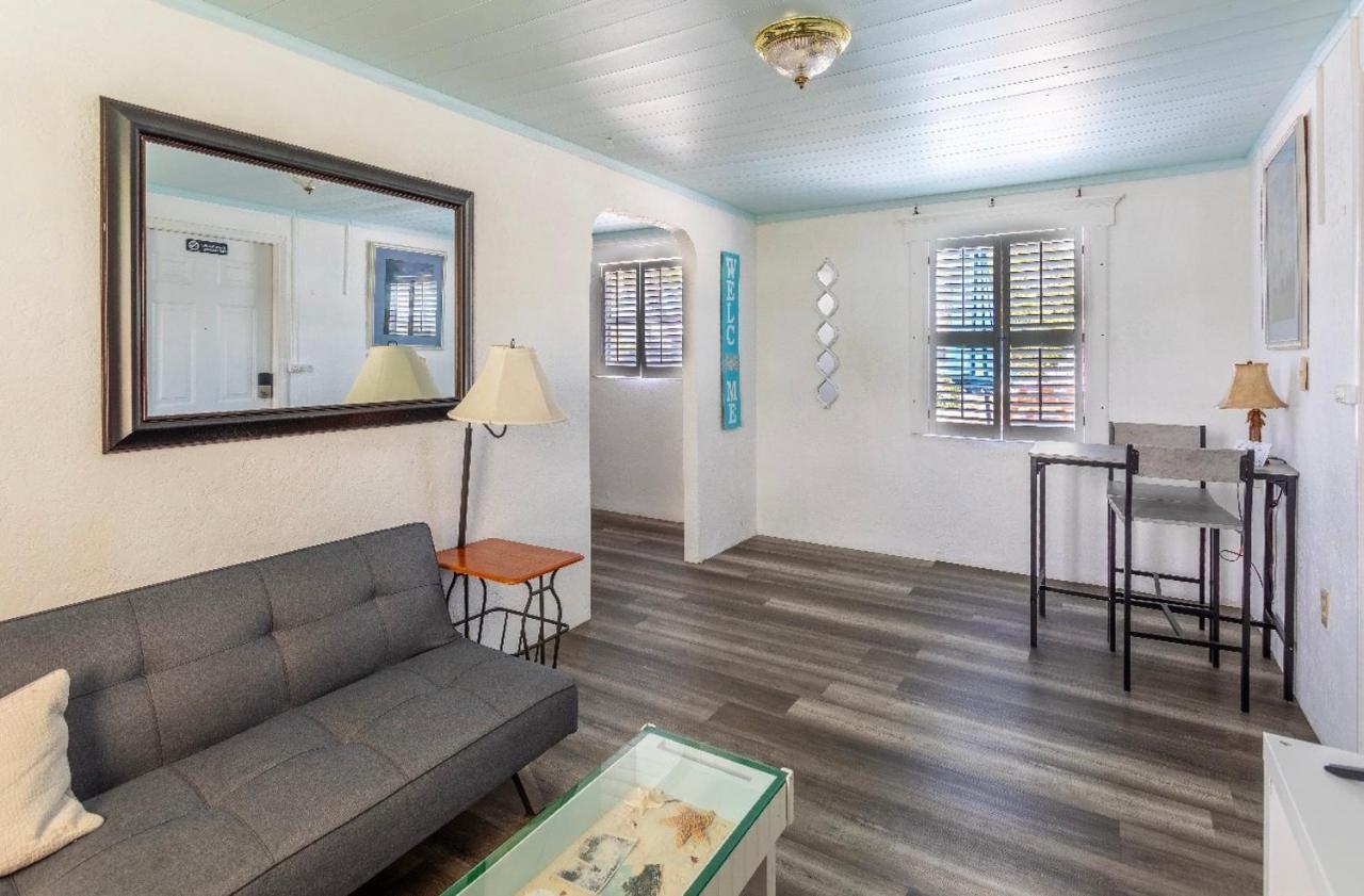 Bungalow 1 Minute From The Beach Suite #3 Englewood Esterno foto